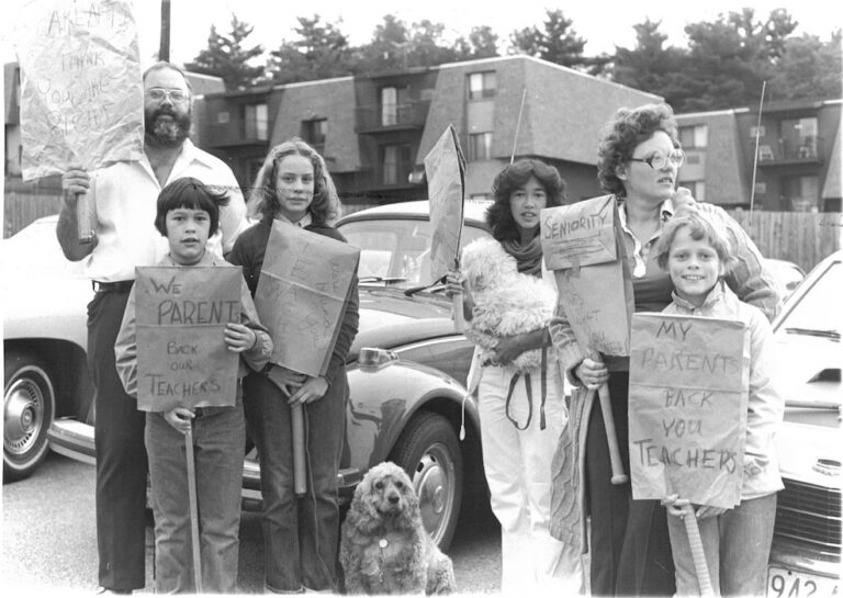 Family and their dog holding signs supporting the Franklin strike.