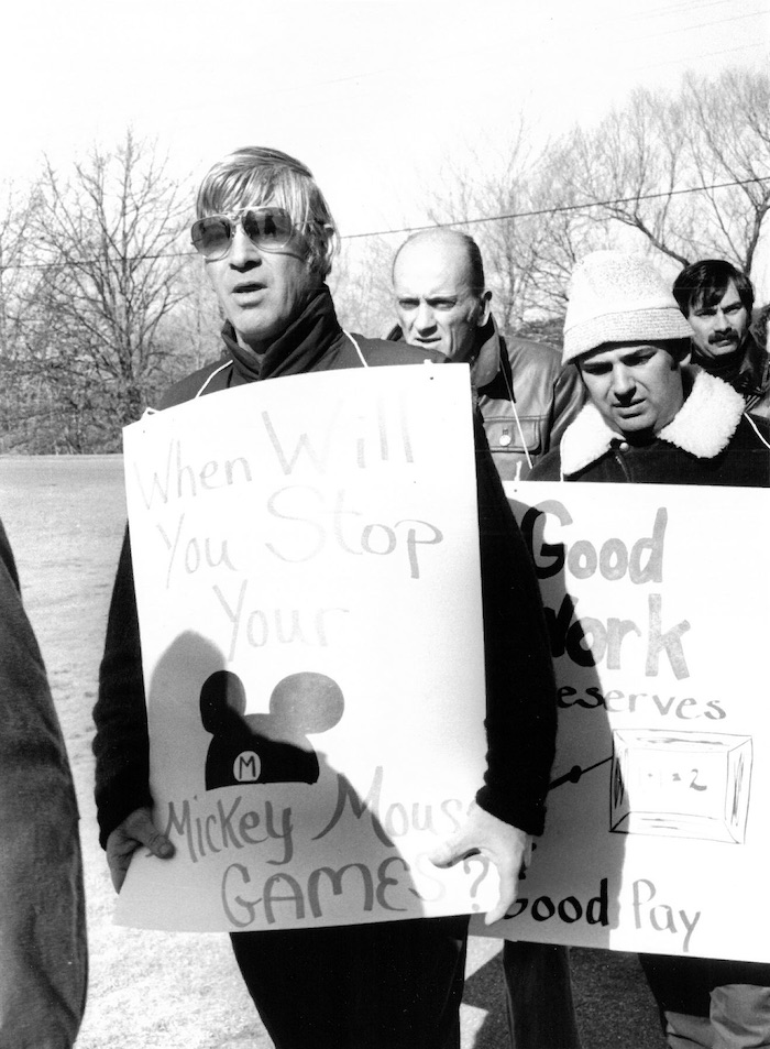 Teachers in picket line.
