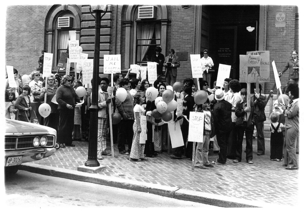 Large crowd of picketers.
