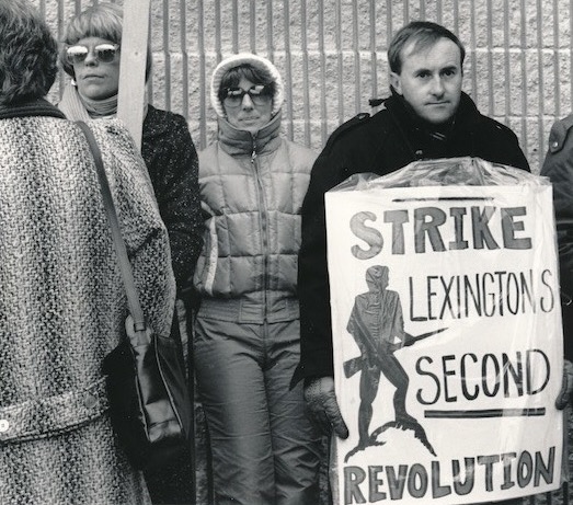 People in picket line holding signs supporting Lexington strike.